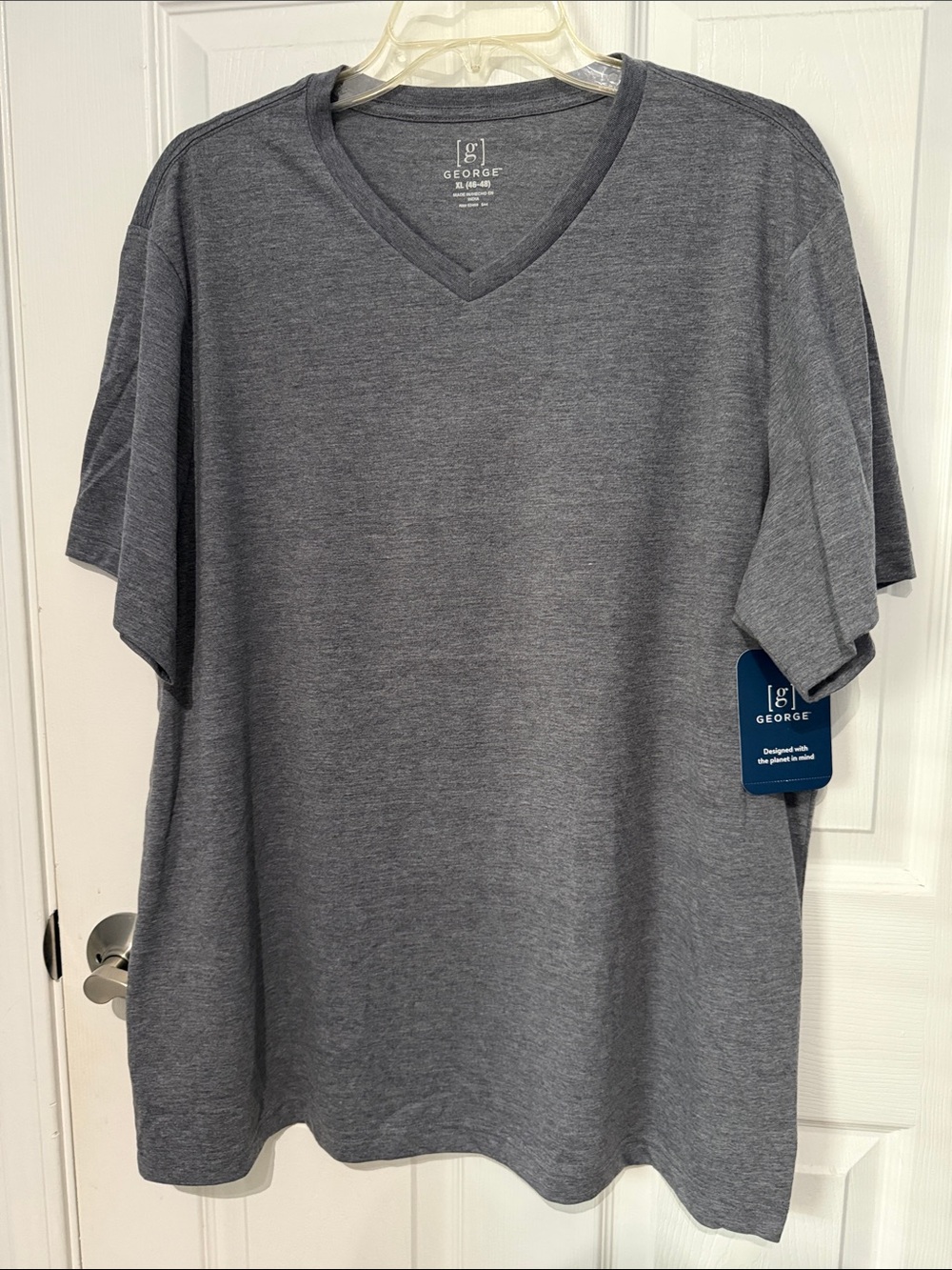 NWT George Men’s V-Neck T-Shirt in Charcoal Gray. Size XL.
